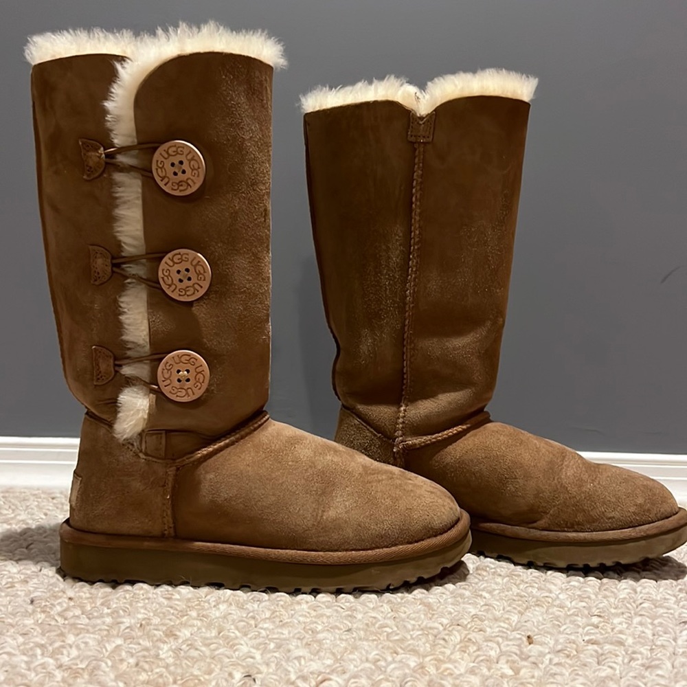 Ugg Boots - Woman’s Size 6